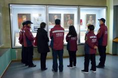 A visit of Chinese doctors to Military Museum