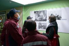 A visit of Chinese doctors to Military Museum