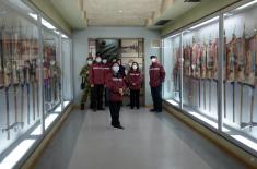 A visit of Chinese doctors to Military Museum