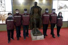 A visit of Chinese doctors to Military Museum