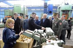 Ministar odbrane obišao fabrike u Lučanima i Čačku