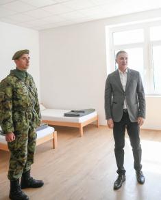 Minister Stefanović visits SAF units in Kraljevo garrison