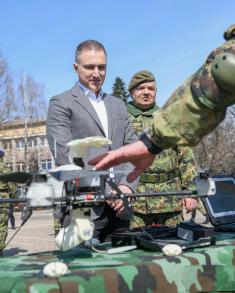 Minister Stefanović visits SAF units in Kraljevo garrison