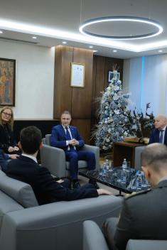 Ambassador Botsan–Kharchenko presents Rostec’s medal to Minister Stefanović