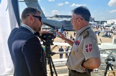 Делегација Војске Србије на ваздухопловном сајму у Паризу