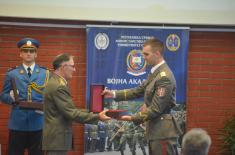 General Mojsilović presents awards to the most successful cadets 