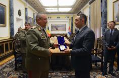 Министар одбране са начелником Генералштаба Румуније 
