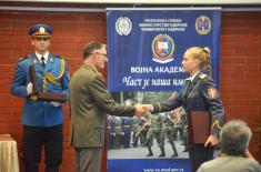 General Mojsilović presents awards to the most successful cadets 