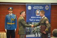 General Mojsilović presents awards to the most successful cadets 