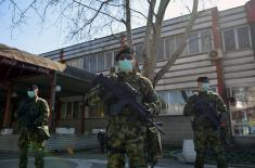 Војска Србије обезбеђује граничне прелазе, прихватне центре и болнице 