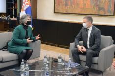 Ministar Stefanović razgovarao sa ambasadorkom Makleod 