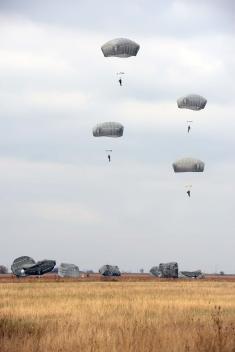 Serbian and American Paratroopers Carried Out the Jumps