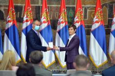 Prime Minister presents decorations to members of the Ministry of Defence and Serbian Armed Forces on 23 April – Serbian Armed Forces Day