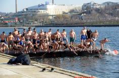 Учешће припадника војске у пливању за Часни крст