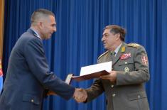 General Dikovic receives the most successful athletes