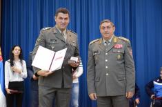 General Dikovic receives the most successful athletes