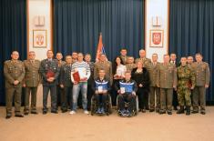 General Dikovic receives the most successful athletes