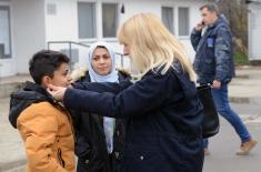 The Minister of Defence Visited Collection Point for Accommodation of Refugees in Krnjača