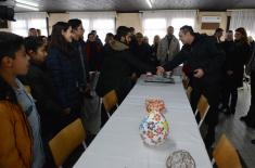 The Minister of Defence Visited Collection Point for Accommodation of Refugees in Krnjača