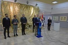Državni sekretar Starović otvorio izložbu „Mostovi svetlosti – Izbor iz Zbirke umetničkih dela Muzeja žrtava genocida“ u Vojnom muzeju