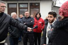 The Minister of Defence Visited Collection Point for Accommodation of Refugees in Krnjača