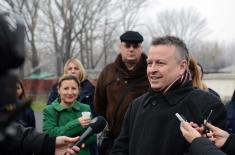 The Minister of Defence Visited Collection Point for Accommodation of Refugees in Krnjača