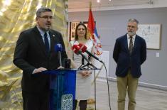 Državni sekretar Starović otvorio izložbu „Mostovi svetlosti – Izbor iz Zbirke umetničkih dela Muzeja žrtava genocida“ u Vojnom muzeju