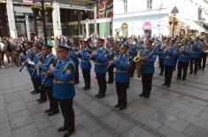 Promenadni defile orkestra Garde povodom Dana Vojske Srbije