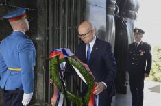 Minister Vučević Lays Wreath at Monument to Unknown Hero for Serbian Armed Forces Day