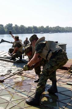 Постављање понтонског моста до Лида