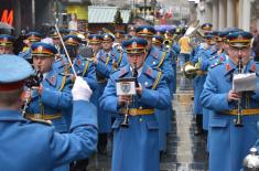 Počasna artiljerijska paljba i promenadni defilei povodom Dana državnosti