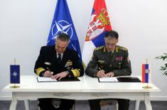 Poseta komandanta Komande združenih snaga NATO-a u Napulju