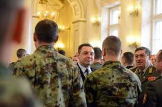 Министар Вулин: Војска брине за будућност деце својих припадника