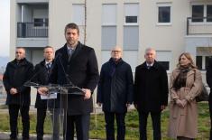 Minister Vučević hands over apartment keys to members of security forces