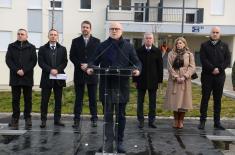 Ministar Vučević uručio ključeve od stanova pripadnicima snaga bezbednosti