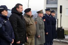 Minister Vučević hands over apartment keys to members of security forces