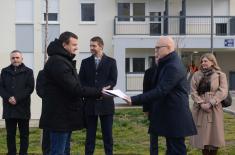 Minister Vučević hands over apartment keys to members of security forces