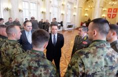 Министар Вулин: Војска брине за будућност деце својих припадника