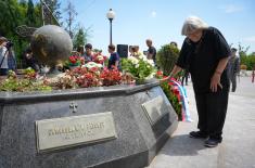 Minister of Defence lays wreath at Memorial to Victims of NATO Aggression on Varvarin Bridge