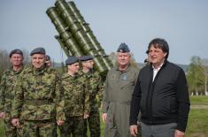 Министар Гашић обишао припаднике Војске Србије ангажоване у стално задејствованим снагама