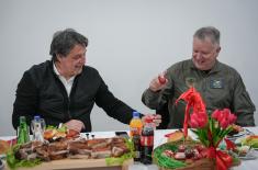 Министар Гашић обишао припаднике Војске Србије ангажоване у стално задејствованим снагама