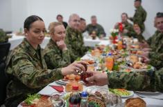 Министар Гашић обишао припаднике Војске Србије ангажоване у стално задејствованим снагама