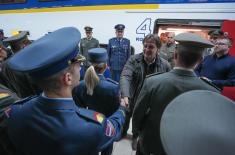 Министар Гашић путовао брзим возом „Соко“ до Суботице заједно са кадетима Војне академије