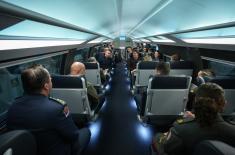 Министар Гашић путовао брзим возом „Соко“ до Суботице заједно са кадетима Војне академије