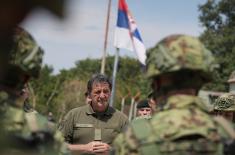 Ministar Gašić obišao pripadnike Vojske Srbije u Kopnenoj zoni bezbednosti 