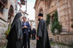 Министар Гашић присуствовао архијерејској литургији у манастиру Хиландар