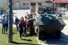 Display of Arms and Military Equipment Attracted a Great Number of Citizens