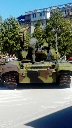 Display of Arms and Military Equipment Attracted a Great Number of Citizens