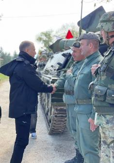 Minister of Defence Stefanović and Chief of General Staff, General Mojsilović, visit units on alert