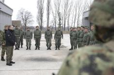 Ministar Stefanović sa pripadnicima 1. brigade KoV u Sremskoj Mitrovici 